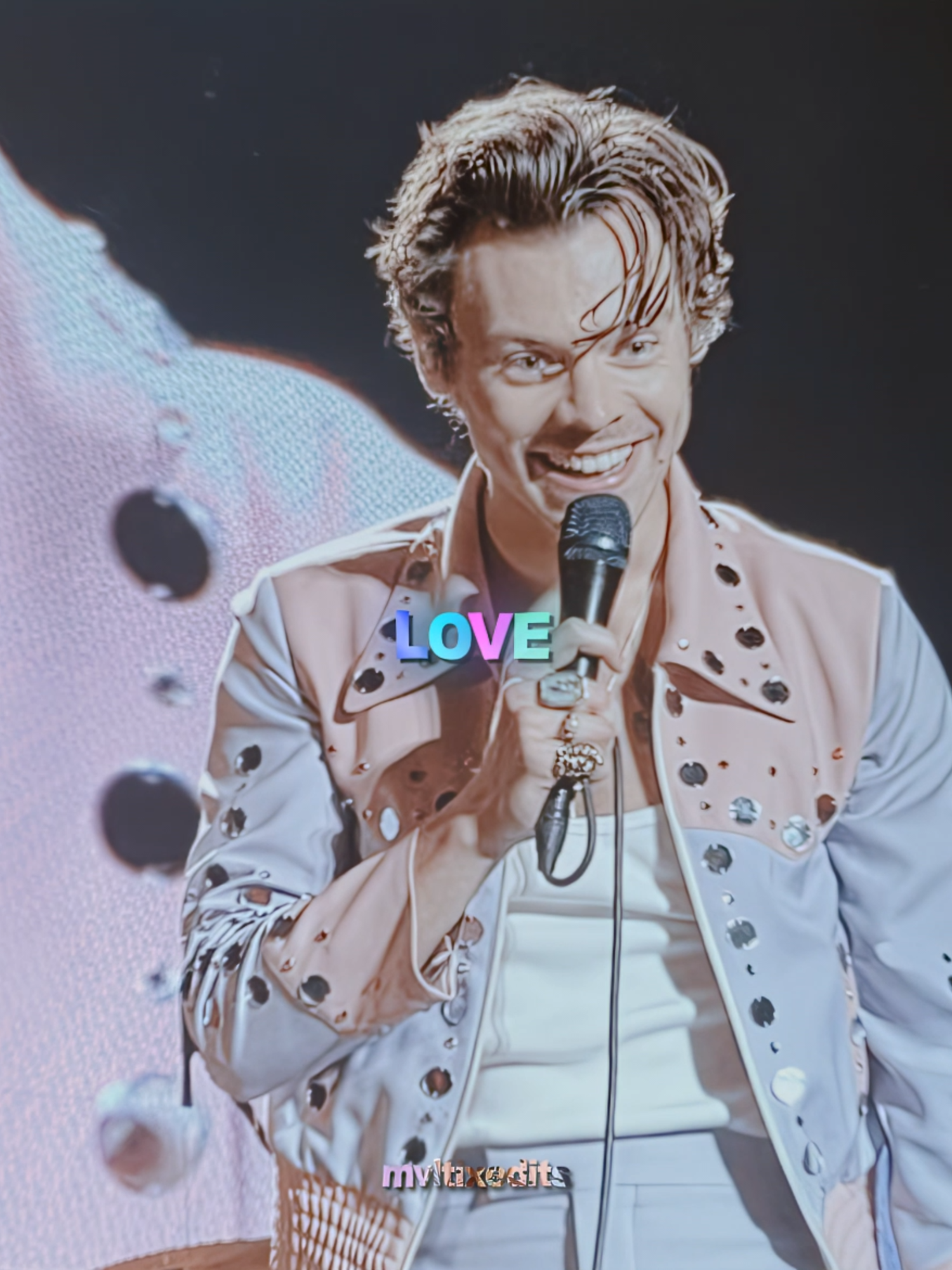missing harry and love on tour                                                                                                                                                        rm:@folklorekinnie #harrystyles #mvltixedits #harrystylesedit #edit #loveontour #fyp