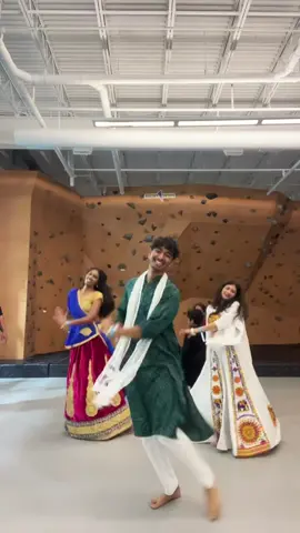 honoring our founding father WITH our founding father @kushbag #vtdhamaal #raas #virginiatech #garba #dance 