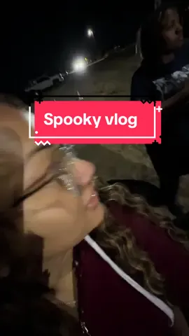Everytime they scared me I cut the cameras ! We gotta go to a bigger one next time ! 🤣🤦🏽‍♀️ #hauntedhouse #MomsofTikTok #fy 