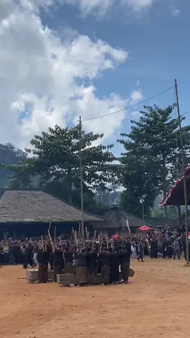 Kasepuhan Gelar Alam Desa Sinaresmi Kecamatan Cisolok Kabupaten Sukabumi.  merupakan salah satu desa adat di sukabumi yang masih mempertahankan nilai nilai tradisional dan kebudayaan setempat. Dengan kearifan lokal yang dimiliki juga menjadi pilihan destinasi budaya yang menarik untuk dikunjungin. #fyppp #kasepuhangelaralam #kabupatensukabumi 