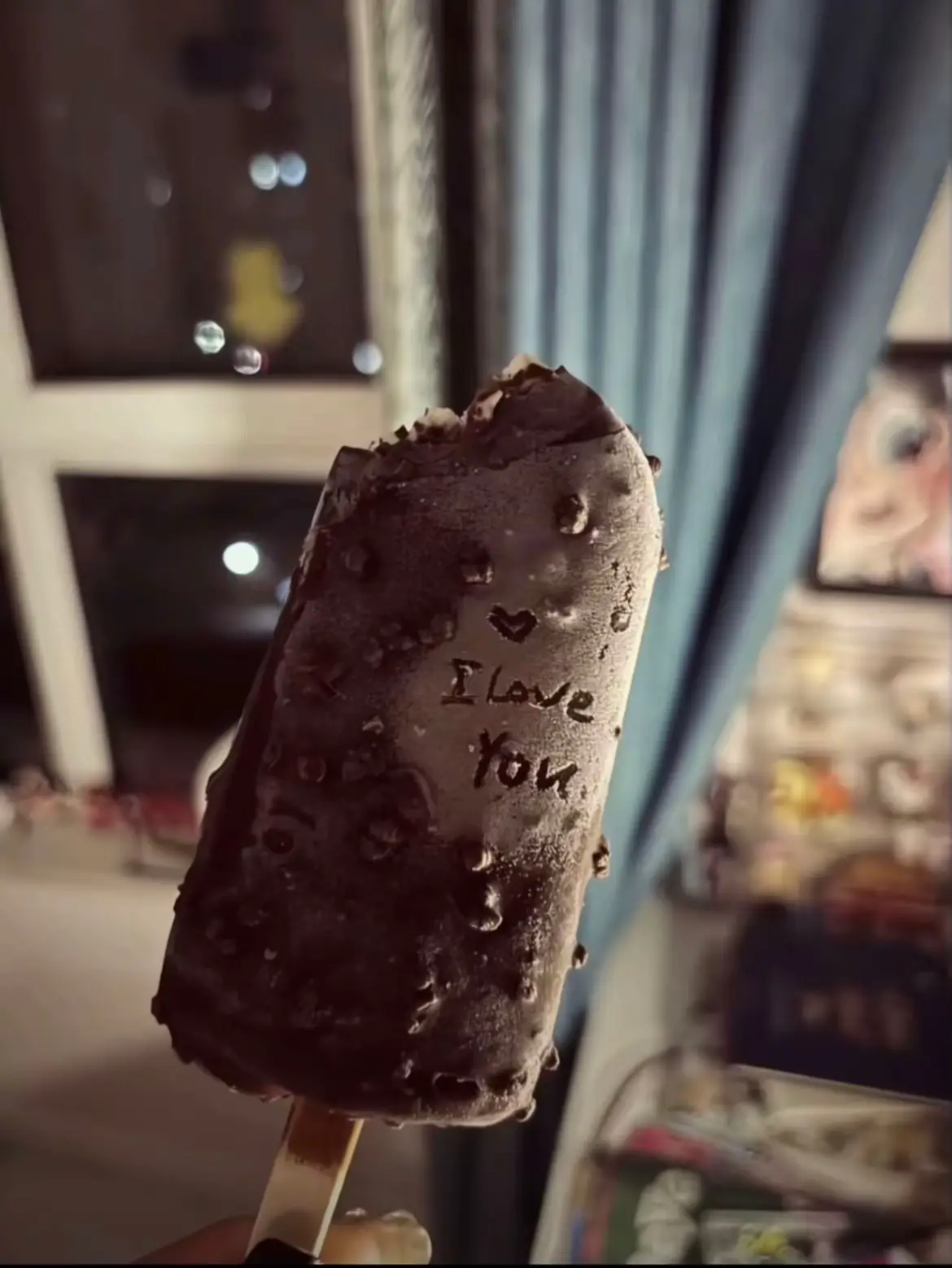 Tiếng Việt: Vợ Tiếng Anh: Wife Tiếng Pháp: Femme Tiếng Đức: Ehefrau Tiếng Ý: Moglie Tiếng Tây Ban Nha: Esposa Tiếng Bồ Đào Nha: Esposa Tiếng Nga: Жена (Zhena) Tiếng Nhật: 妻 (Tsuma) Tiếng Hàn: 아내 (Anae) Tiếng Trung: 妻子 (Qīzi) Tiếng Ả Rập: زوجة (Zawja) Tiếng Hindi: पत्नी (Patnī) Tiếng Thái: ภรรยา (Phanraya) Tiếng Hy Lạp: Σύζυγος (Sízygos) Tiếng Séc: Manželka Tiếng Ba Lan: Żona Tiếng Thổ Nhĩ Kỳ: Karı Tiếng Hà Lan: Echtgenote Tiếng Na Uy: Hustru Tiếng Thụy Điển: Maka Tiếng Đan Mạch: Hustru Tiếng Phần Lan: Vaimo Tiếng Hungary: Feleség Tiếng Rumania: Soție Tiếng Serbia: Жена (Žena) Tiếng Croatia: Supruga Tiếng Bosnia: Žena Tiếng Bulgaria: Съпруга (Sapruga) Tiếng Albania: Grua Tiếng Gruzia: ცოლი (Ts’oli) Tiếng Armenia: Կին (Kin) Tiếng Latvia: Sieva Tiếng Litva: Žmona Tiếng Estonia: Naine Tiếng Indonesia: Istri Tiếng Malaysia: Isteri Tiếng Philippines (Tagalog): Asawa (dùng chung cho cả hai giới) Tiếng Myanmar: ဇနီး (Zani) Tiếng Lào: ເມຍ (Mia) Tiếng Khmer: ប្រពន្ធ (Proponh) Tiếng Tamil: மனைவி (Manaivi) Tiếng Bengali: স্ত্রী (Strī) Tiếng Urdu: بیوی (Biwi) Tiếng Pashto: مېرمن (Mermana) Tiếng Farsi: زن (Zan) Tiếng Swahili: Mke Tiếng Hausa: Mata Tiếng Yoruba: Iyawo Tiếng Zulu: Umfazi Tiếng Xhosa: Inkosikazi Tiếng Igbo: Nwunye Tiếng Maori: Wahine Tiếng Hawaii: Wāhine Tiếng Samoa: Fafine Tiếng Tonga: Husepaniti fefine (ghép: Wife of Husband) Tiếng Māori Cook Islands: Va'ine Tiếng Esperanto: Edzino Tiếng Catalan: Dona Tiếng Basque: Emazte Tiếng Wales: Gwraig Tiếng Ireland: Bean chéile Tiếng Scots Gaelic: Bean Tiếng Maltese: Mara 