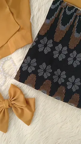 #မြန်မာဝတ်စုံဒီဇိုင်းများ #ပွဲတက်ဝတ်စုံချူပ်ပုံလေးများ #foryourpages #tiktok #fyp 