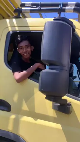 #lembatatiktok🍃🔥🔥  #truck_expedisi_kupang_lembata  #marnomenyala 🔥🔥 #fypシ゚viral🖤tiktok 