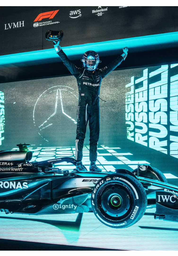 T-Pose is back baby😮‍💨 #georgerussell #mercedesamg #singaporegp #f1 #formulaone 