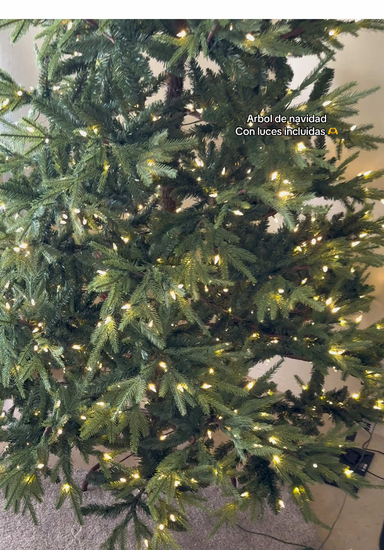 Este arbol de navidad me encanta por su parecido a loa arbolea naturales #falldealsforyou #tiktokshopfalldealsforyou #tiktokshopcreatorpicks #arboldenavidad #christmastree 