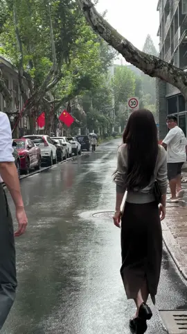 Đàn ông hiền lành không phải gu em Em thích một người có tâm lý ổn định, lời nói có trọng lượng, bênh vực em ngoài xã hội và khuyên em khi về nhà #xuhuong