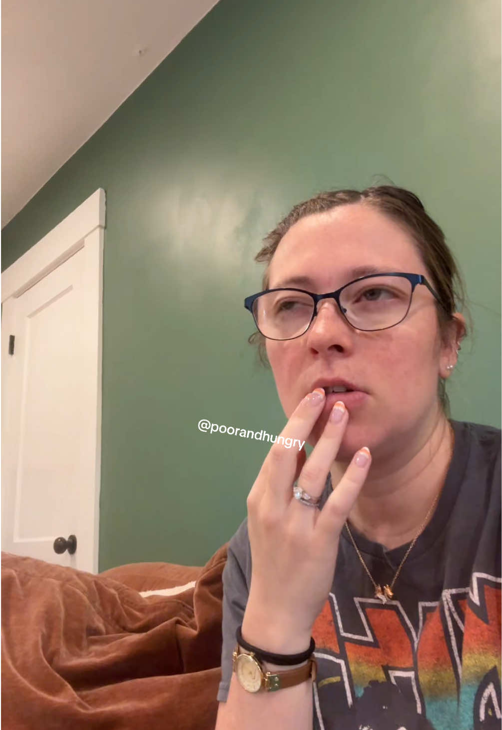 I didn’t gua sha my face this morning and it shows 🥲 #customerservice #serverstories #funny #serverlife #nailsalon 