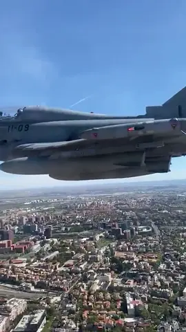 Aviones de combate sobre Madrid