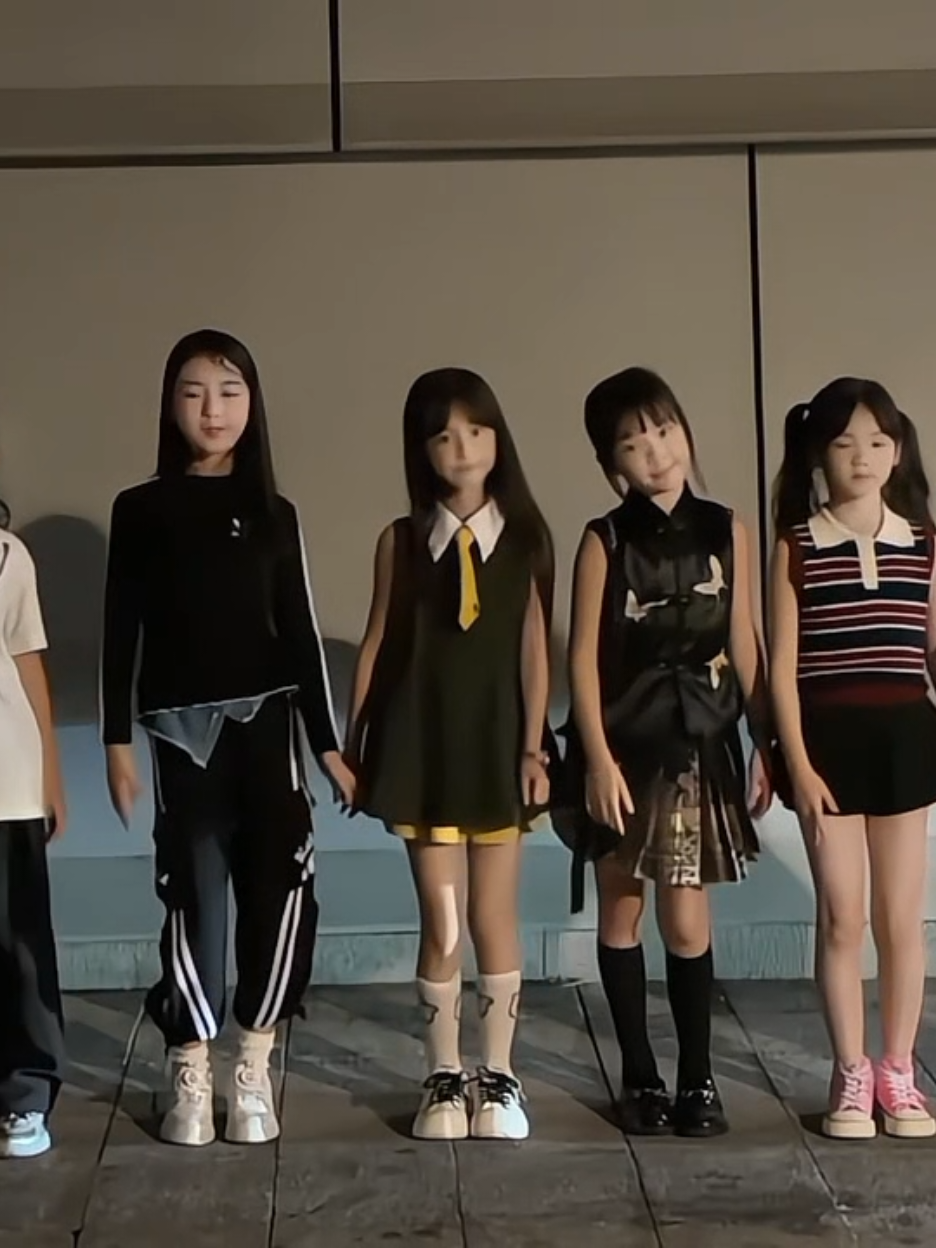 孤身摇变多人摇^_^  #孤身摇 #和朋友一起跳  #甜妹 #萌妹 #骗你生女儿 #推荐 #好朋友 