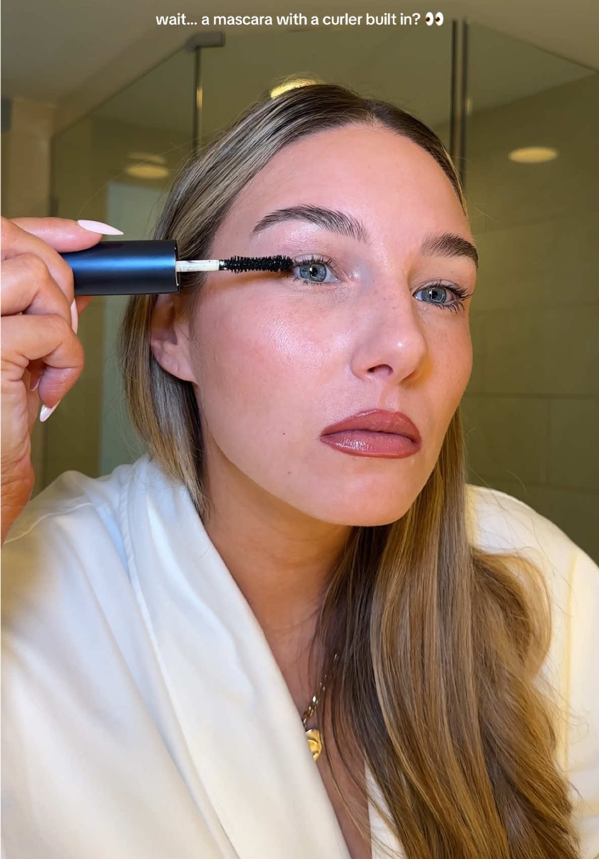 when your mascara doubles as a lash curler… ✨ @trestique beauty  #volumizingmascara #mascaratutorial #mascararoutine #essencemascara #beautyugccreator 