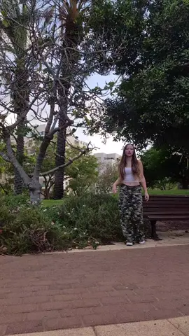 Not a good dancer but the song is the best👌🏽 @Fourth @RISER MUSIC @mmabelz  #sidetosidechallenge #SideToSideFourthMabelz #fourthnattawat #RISERMUSIC 