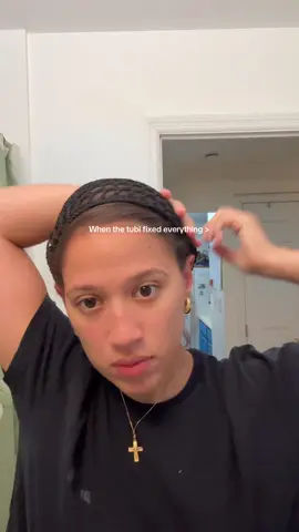 You want a sleek hair just do a tubi 😌#latinacontentcreator #tubi #dominicana #hairstyle #shorthairstyles 