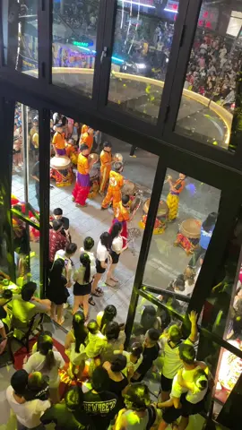 Đông quá mọi người ơi 😮#thekinggarden #huevedem #xuhuong #hue #trungthu2025 