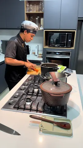 Vocês sabiam que eu estou concorrendo a um prêmio influencyme como melhor  criador de conteúdo de gastronomia do ano e eu já passei pela fase 1 depois estive entro os top 10 e agora estou entre os top 3 e as votações ainda estão rolando e eu gostaria muito de contar com o seu voto para pegar esse prêmio, e receber o troféu de criador de conteúdo de gastronomia do ano que será no dia 13 de novembro. O link para votação esta na bio do meu perfil e muito fácil de votar conto com cada um de vocês 🫶🏼