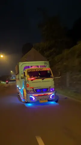 Ikut trend orang orang😁🤝#fyppppppppppppppppppppppp #truckersoftiktok #trucklife #trucksoftiktok 