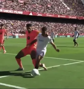 Penal concedido al Sevilla .  Barcelona 0 - Sevilla 1  #araujo #barça #barcelona #sevilla #laliga 