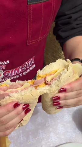 Domingo sin estrés: canilla, mortadela, full queso… porque uno se da su gusto 🧀 📍Visitanos en nuestras sedes: • Av. Tingo Maria 1398, Cercado de Lima • Jr. Pariacoto 513, Breña • Calle 6D 274-276, Bellavista, Callao • Av. La Libertad 1487, San Miguel #TiendasLaTocineta #VenezolanosEnLima #productosvenezolanos 