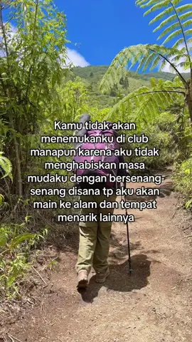 Maaf aku sibuk blusukkan di hutan🙌🙃                                                         #pendakigunung #pendaki #mountain #xybca 