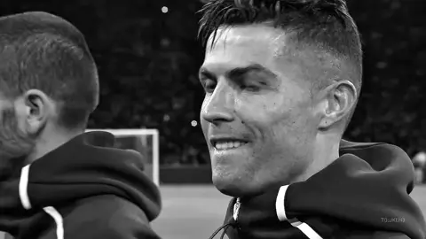 Reflections. pedido de:@emily  #cristianoronaldo #edit #guhzzkk 