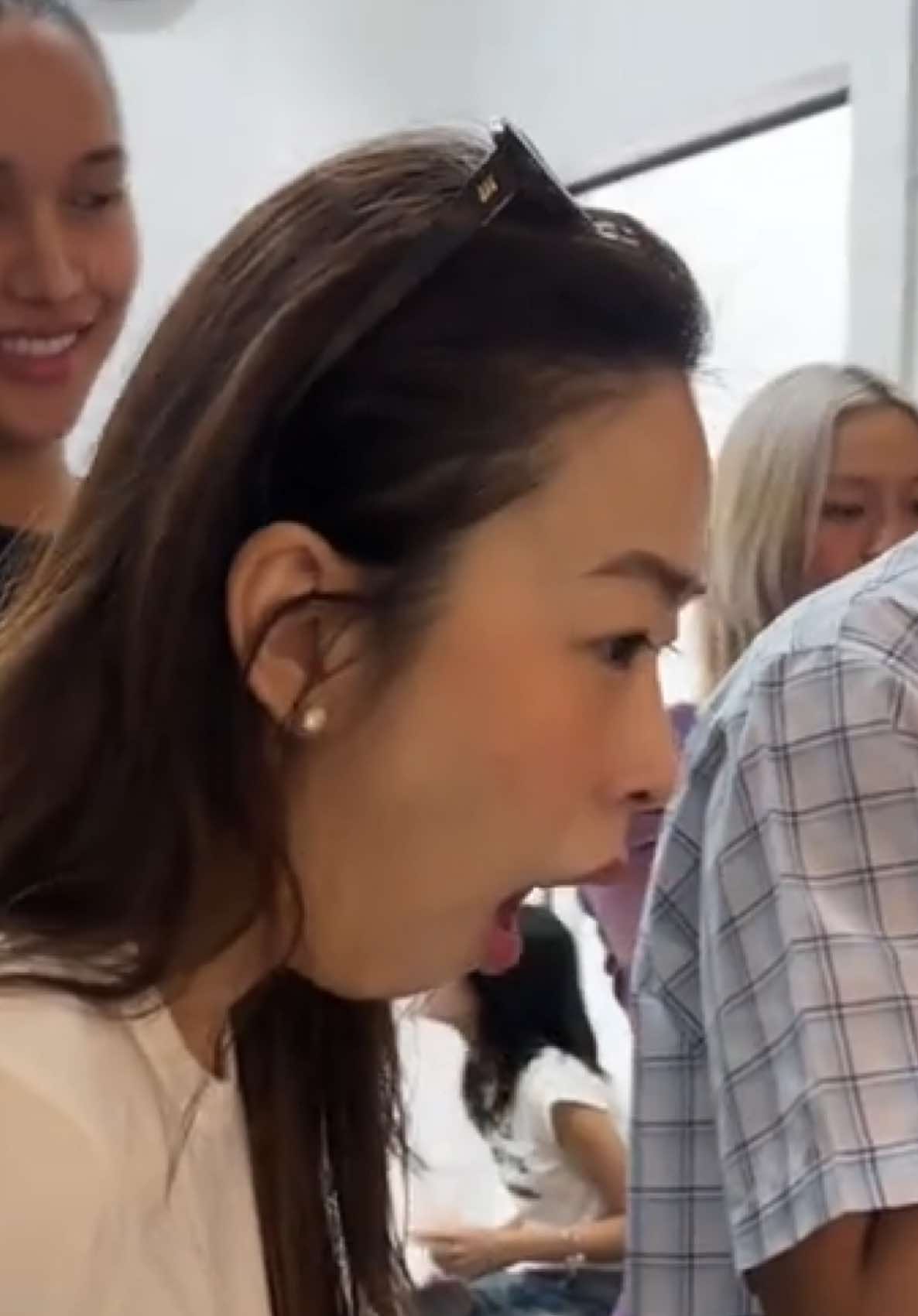 #BWBxGentlewoman  🧳Pre launch 6 ต.ค.68 เฉพาะที่หน้าร้าน @gentlewomanstore 📍5 สาขาที่ร่วมรายการ - Centralworld Flagship Store  - Siam Square Flagship Store - Emsphere - Iconsiam - Mega Bangna และ website: www.gentlewomanonline.com ✈️ Full Launch 10-15 ต.ค.68 ที่ bwb.store ทุกช่องทาง   