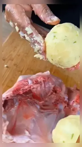 Voici comment obtenir le poulet le plus juteux et doré du monde !#faitmaison #cuisine #recette #poutoi 