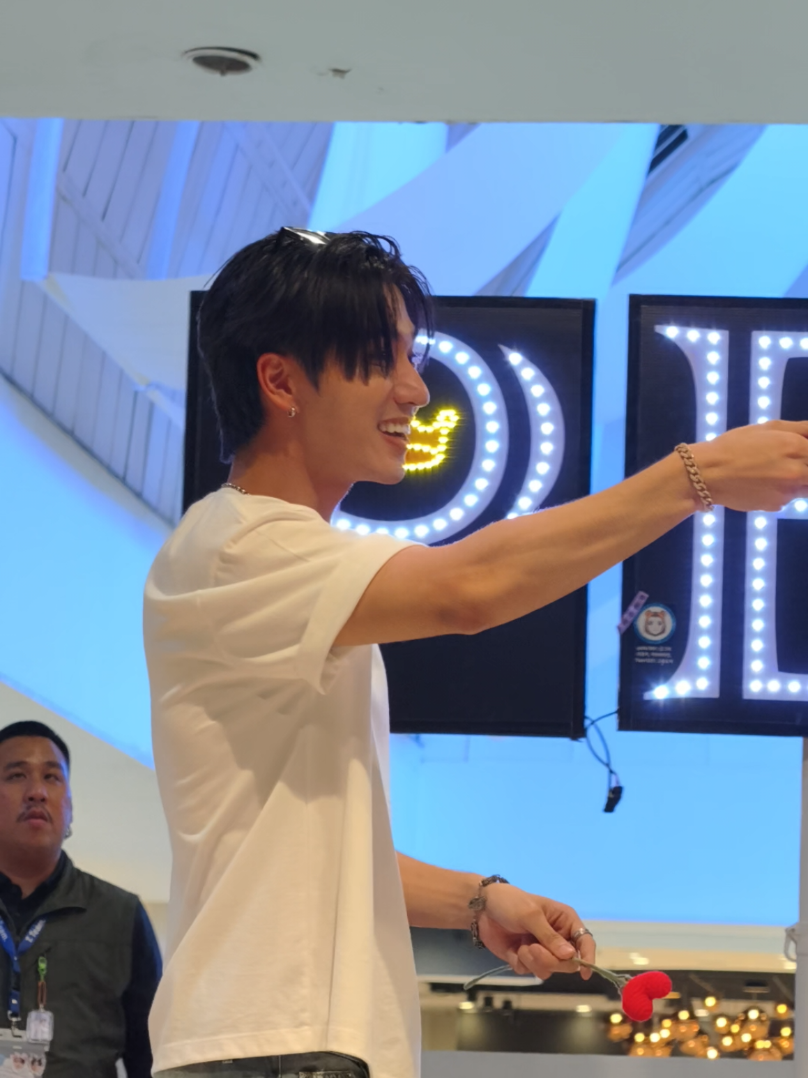 เกือบทำศิลปินร้องไห้แล้ว ซึ้งเกิน เพลงพี่เพราะมากไง ทุกคนจำกันได้แล้ว ฟังวนทั้งวัน 🥰🥰🥰 #GMMTVFANIVALxPerthSanta  #PerthSanta #เพิร์ธแซนต้า  #PerthTanapon #Santapp 