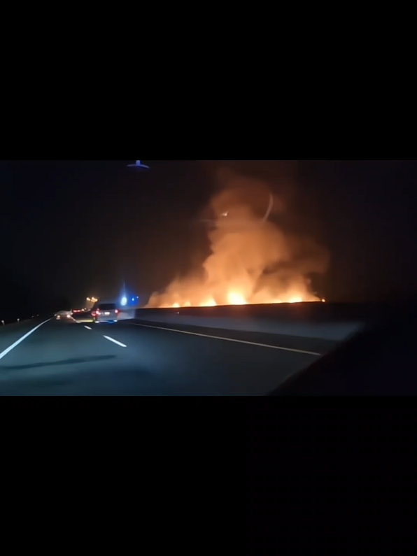 diduga Meteor jatuh terliat dan terdengar suara dentuman keras dari Indramayu Cirebon hingga Kuningan  #meteor #infoindramayu #infocirebon #infokuningan #infoterkini 