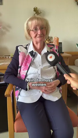 Ein sehr bewegendes Gespräch, das wir führen durften. Danke für das Vertrauen und die vielen spannenden, schönen und auch aufwühlenden Gedanken und Geschichten 🙏 Das ganze Gespräch gibt es bald auf YouTube zu sehen 🎥 Ein herzliches Dankeschön auch an die @johanniter_senioren für die Unterstützung ☺️ Folg uns für mehr Geschichten ♥️