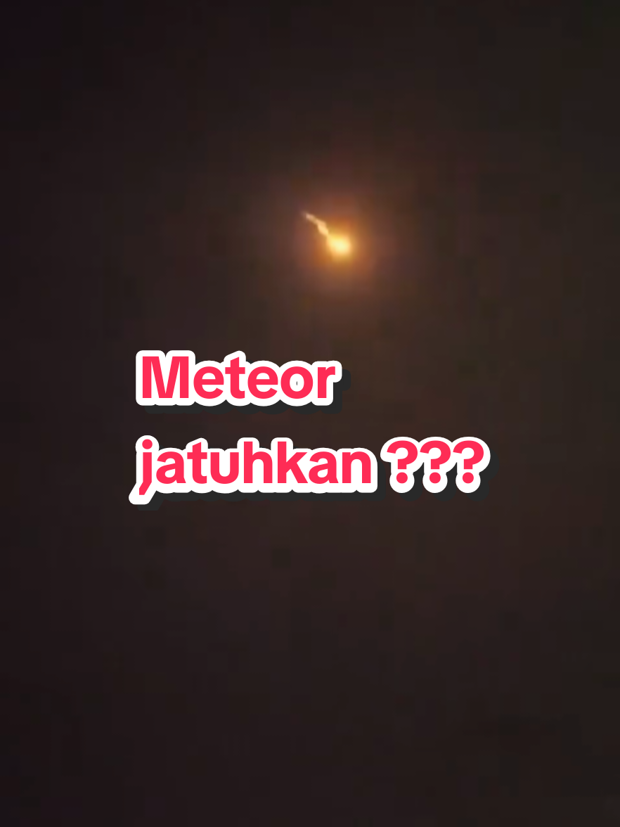 Warga cirebon digegerkan seperti meteor jatuh, tbelum ada keterangan lebih lanjutnya #cirebonmeteorjatuh 