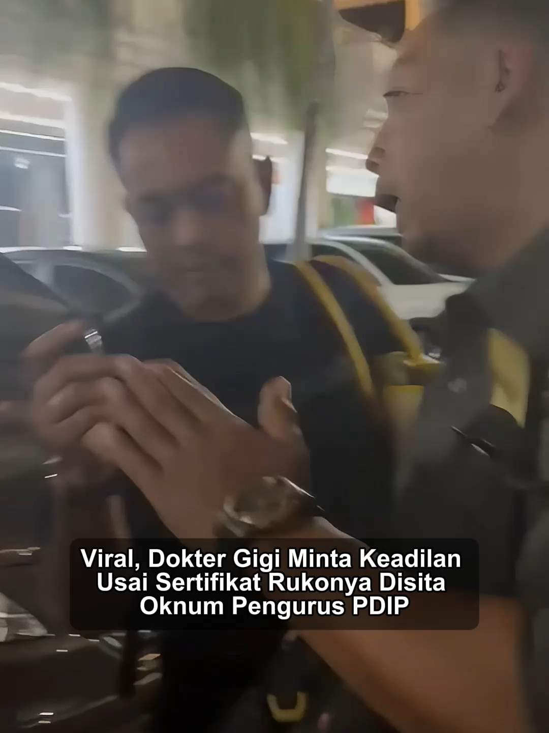 Sebuah video viral di media sosial menunjukkan seorang Dokter Gigi bernama Cindy Callista Saconk diintimidasi seorang kader PDI-Perjuangan. Video itu dibagikan akun instagram @drg.cindysaconk. Dalam unggahannya, Cindy meminta keadilan karena telah ditindas oleh oknum kader PDIP Kota Surabaya. Cindy mengungkapkan, kader PDIP yang juga suaminya itu melakukan intimidasi selama hampir 2 tahun, setelah pisah ranjang. Ia mengaku diancam dalam berbagai hal, serta suaminya selalu membawa bawa nama partai banteng. Dalam kejadian tersebut, pria yang diketahui bernama Hadrean Renanda dan menjabat sebagai Kepala Badiklatda DPC PDIP Surabaya itu telah merampas barang berharga miliknya. Cindy juga menyebut, bahwa perampasan itu dilakukan agar gugatan cerai yang ia ajukan ke Pengadilan Negeri Surabaya dicabut. Ia mengaku telah membuat laporan di Polda Jatim pasca peristiwa yang terjadi pada 25 Juni 2024 tersebut.  Namun, sampai saat ini tidak ada titik terang. Diketahui dalam postingan Instagram pribadinya, Cindy juga memention Wali Kota Surabaya, Eri Cahyadi dan Armuji selaku wakilnya. #tiktokberita #bangsaonline #harianbangsa