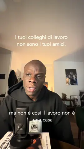 “Chi sta male non lo dice” il mio romanzo disponibile al link in bio. #lavoro #amici 