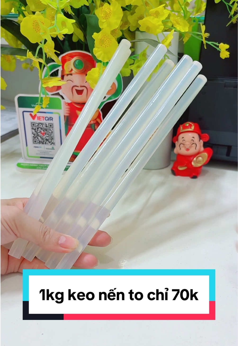 1kg keo nến to chỉ có 70k  Gắn kết các vật liệu nhựa, gỗ, kim loại giúp bám dính tốt trên bề mặt 💯💯 #keonensilicon#keonento#keonentrong#keonen#shopbunheo  @SHOP BUN HEO  @SHOP BUN HEO  @SHOP BUN HEO 