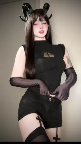 #tiktok #fyp #foryoupage #cure #music interesting dance ootd 
