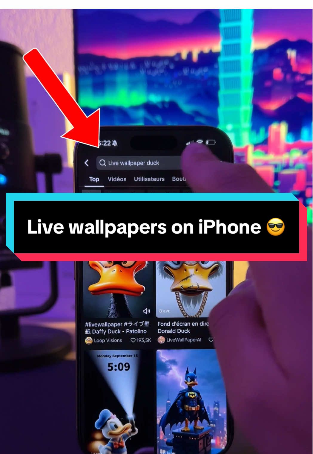 How to set animated wallpapers on iPhone 😎 #iphone #iphonehack #techtok #iphonetips #ios26 
