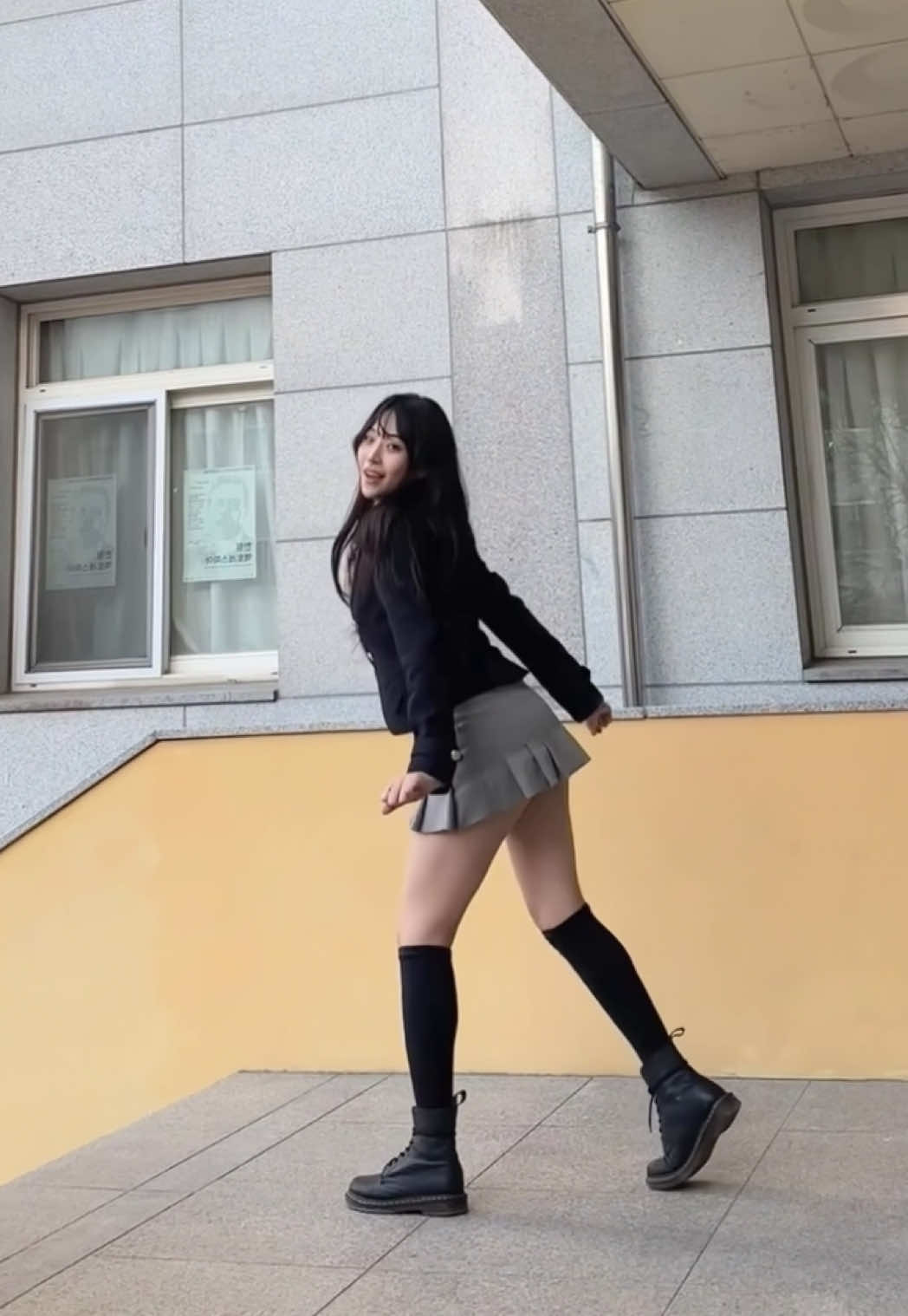 곧 10만기념으로 한림교복 영상 🫣 다들 너무 감사합니다 .. ❣️