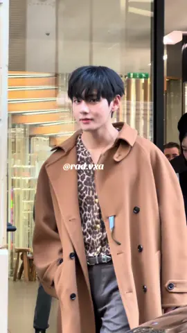 Taehyungiieee  #taehyung #taehyunginparis #taehyunginparis2025 #taehyungxceline 
