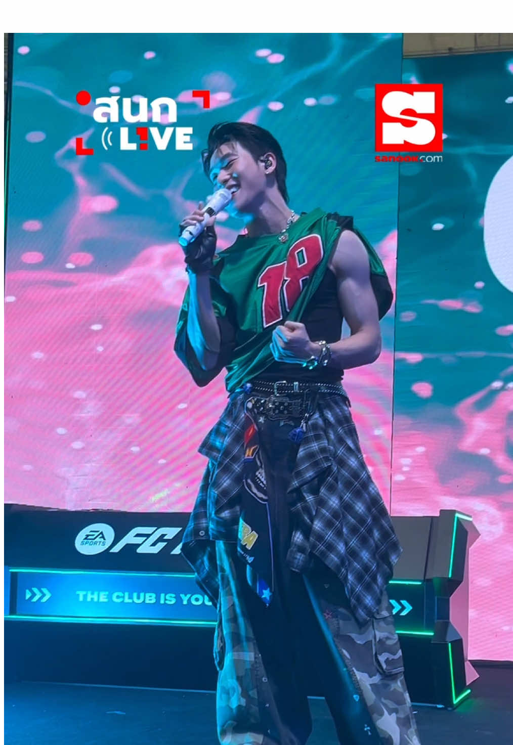 “อย่าทำอย่างนี้ไม่ว่ากับใคร” 🎵 | Mini Concert จาก ออฟโรด กันตภณ จินดาทวีผล  EA SPORTS FC MOBILE 2nd Anniversary ⚽🔥 #FCMobile2ndXOffroad  #2ndAnniversaryFCMobile  #FCMobileTH  #OFFROAD  #sanook 