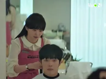 Anh ấy tặng hoa cho cô ấy 🤭 #VieON #ahundredmemories #trammanhkyuc #kimdami #fyp 