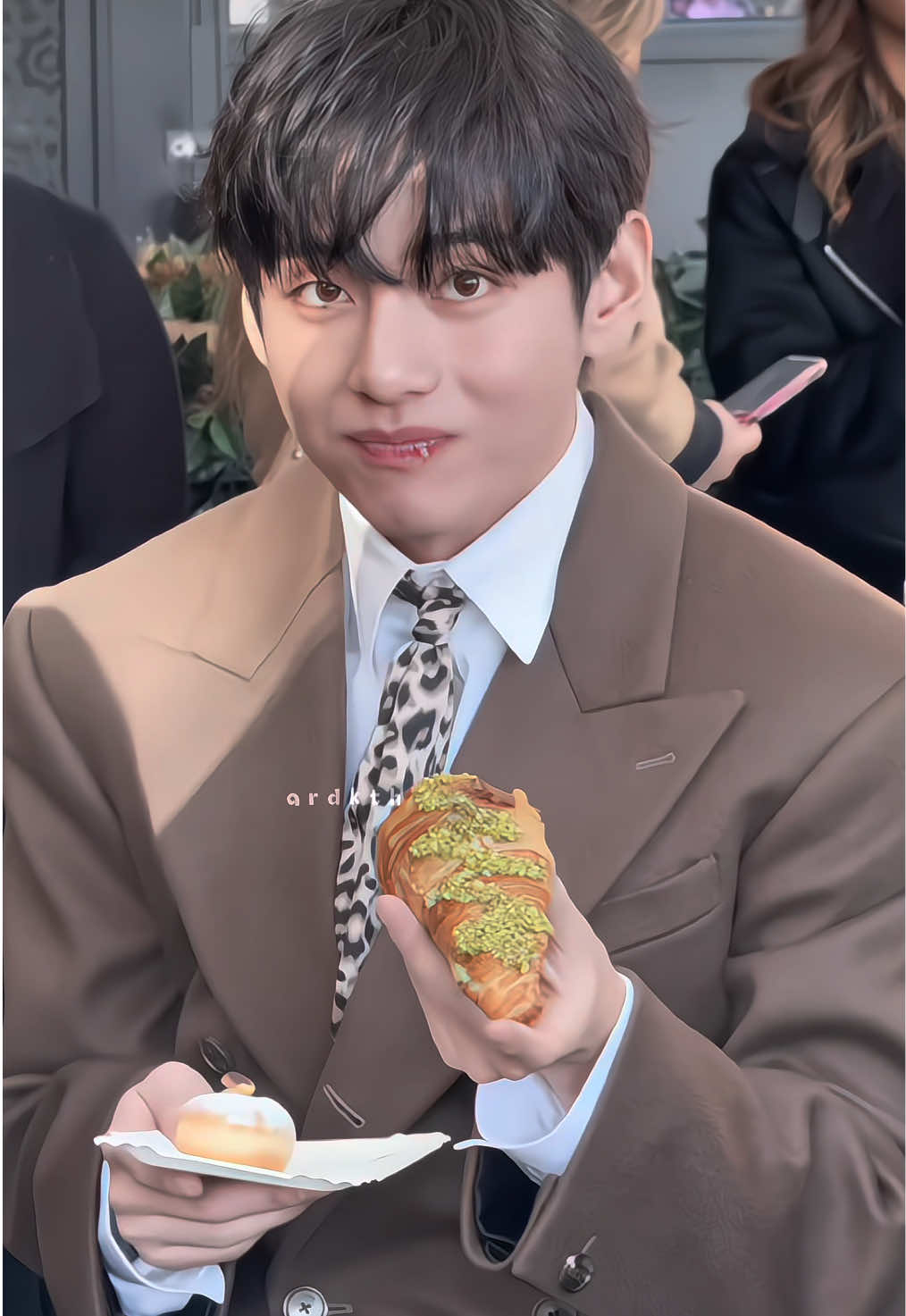 #taehyung mon bebe • • #VxCELINEPFW #CELINESUMMER2026 #TAEHYUNGxCELINE @thv @celine