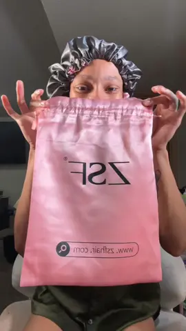 I was so surprised when this wig came with dark roots😌🖤 Bio Link @ZSFHAIR @zsfhairwigs  #highlights #fyp #wiginfluencer #zsfhair #explore 