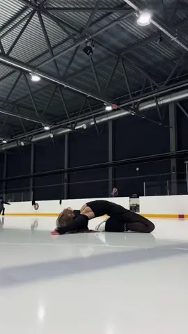 love this @bornwinner.___ #skatingtiktok #figureskating #IceSkating 