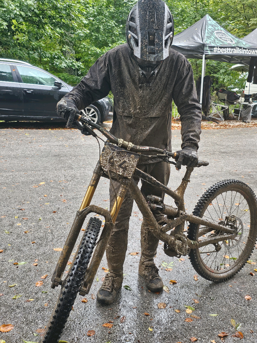 @427 Savage Squad @insta360 official #race #downhill #commencal #chill #mud 