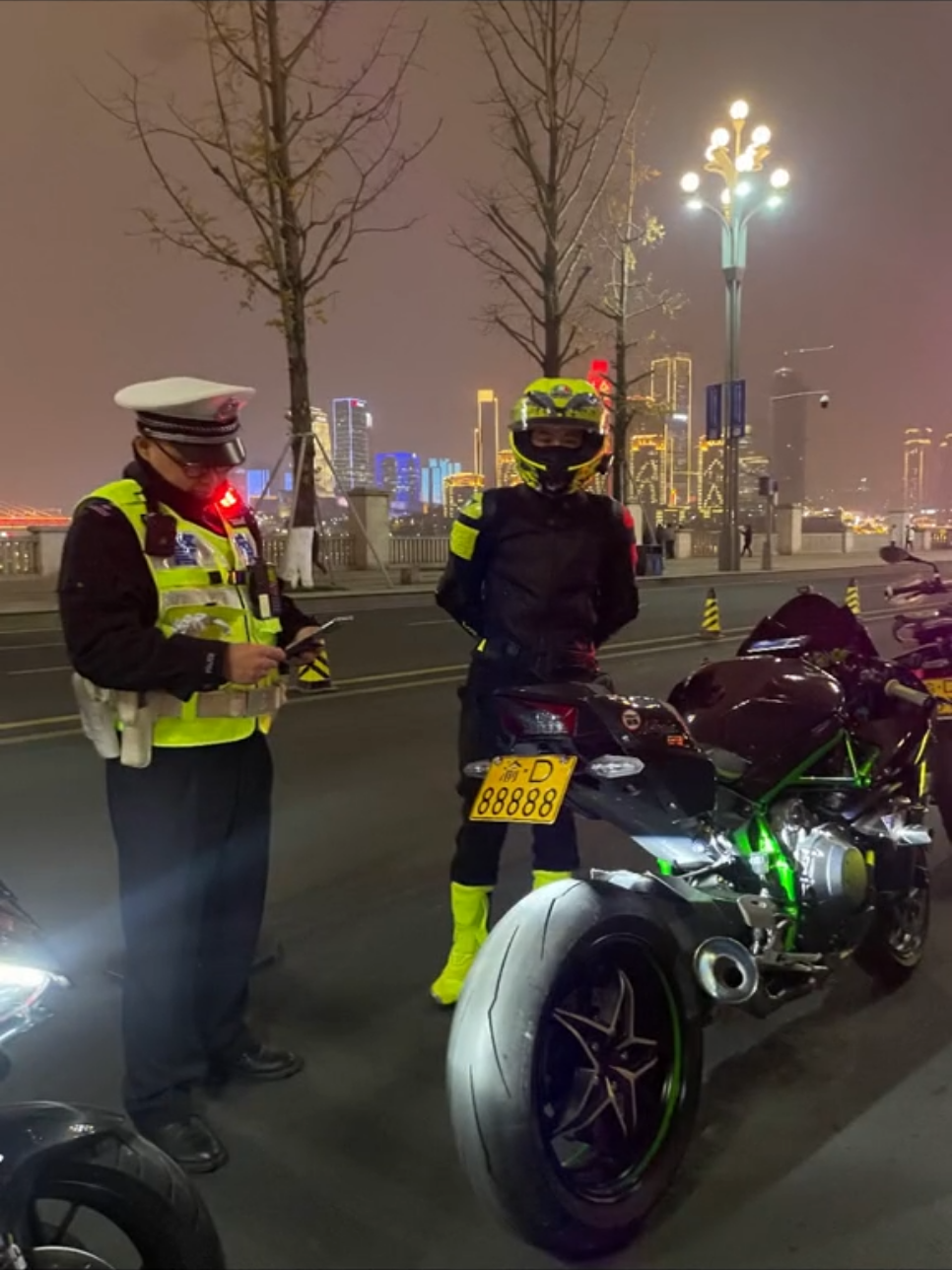bài học rút ra ở đây là gì ạa#p0402_202 #xuhuongtiktok #agvpistagprr #kawasakih2 