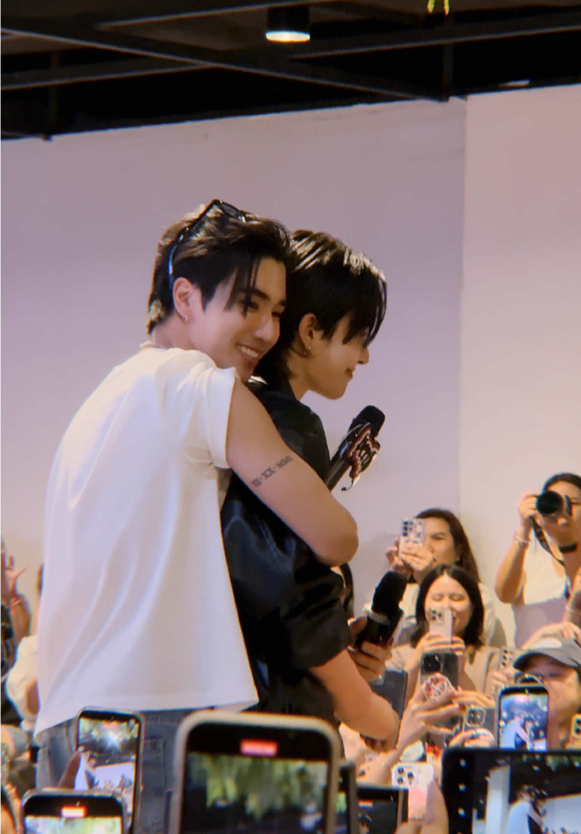 ทางนี้ไม่ไหวแล้วววววว 🫠💕 PERTHSANTA DOMIIA FNV FS  #GMMTVFANIVALxPerthSanta #PerthTanapon #santapp