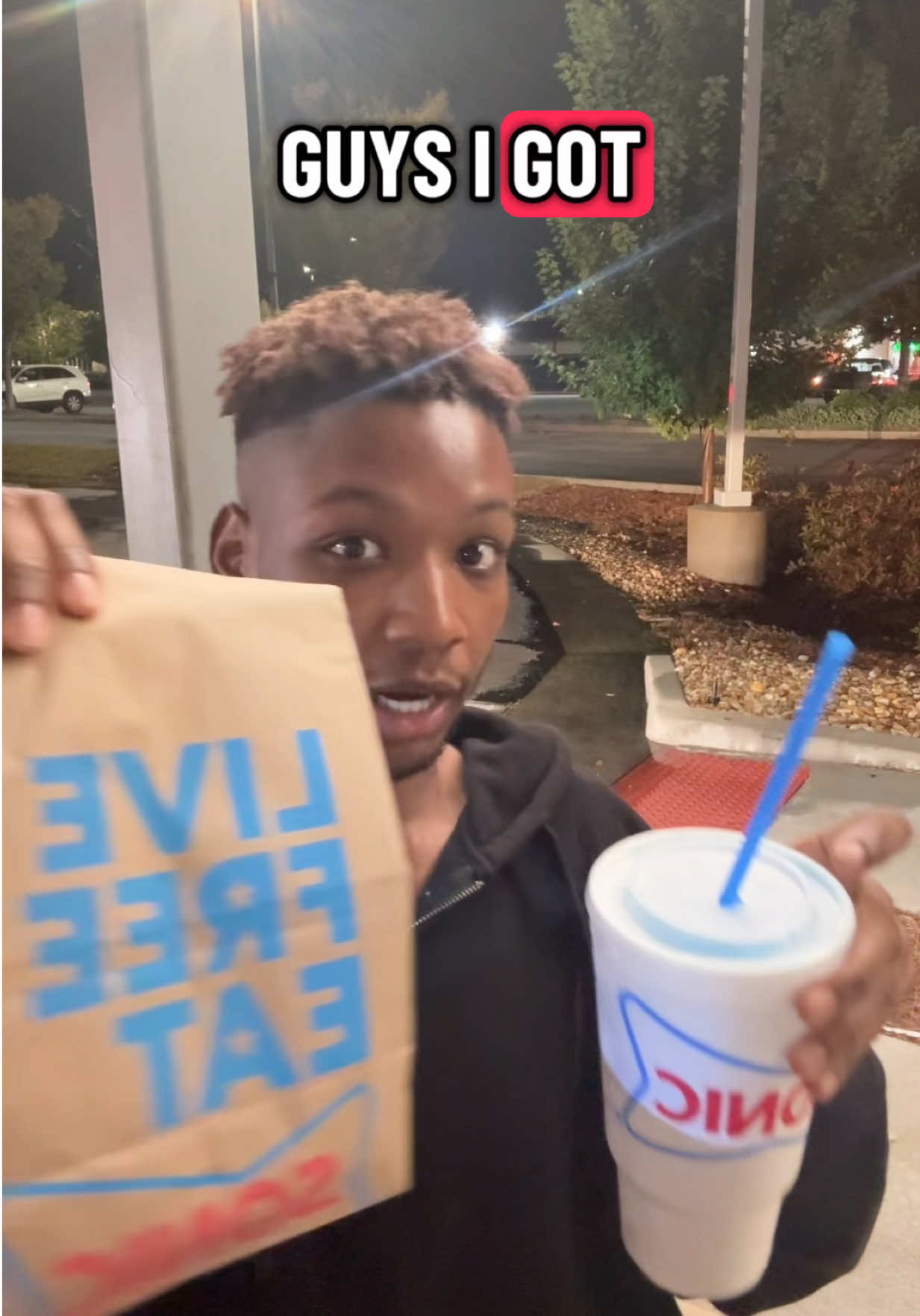 A FREE large drink with a smasher?! 👀 Yea SONIC might’ve just did their big one during football season 😮‍💨 #SONICpartner #sonicdrivein @SONIC Drive-In 
