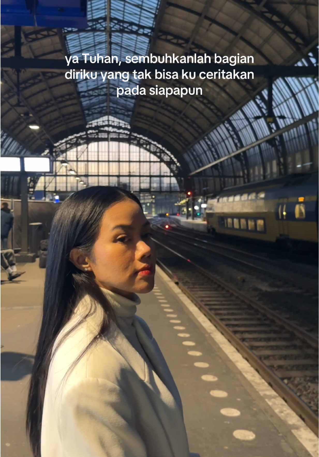 Oktober O nya 'Oke aja sih capek, asal jangan nyerah' 🤍  #yurayunita #fyp 