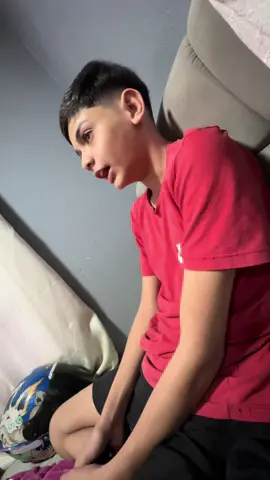 Gravei meu filho cantando lonely , foi difícil por que ele é envergonhado não por que ele não viu tá gente ❤️ #akon #lonely #viralvideos 