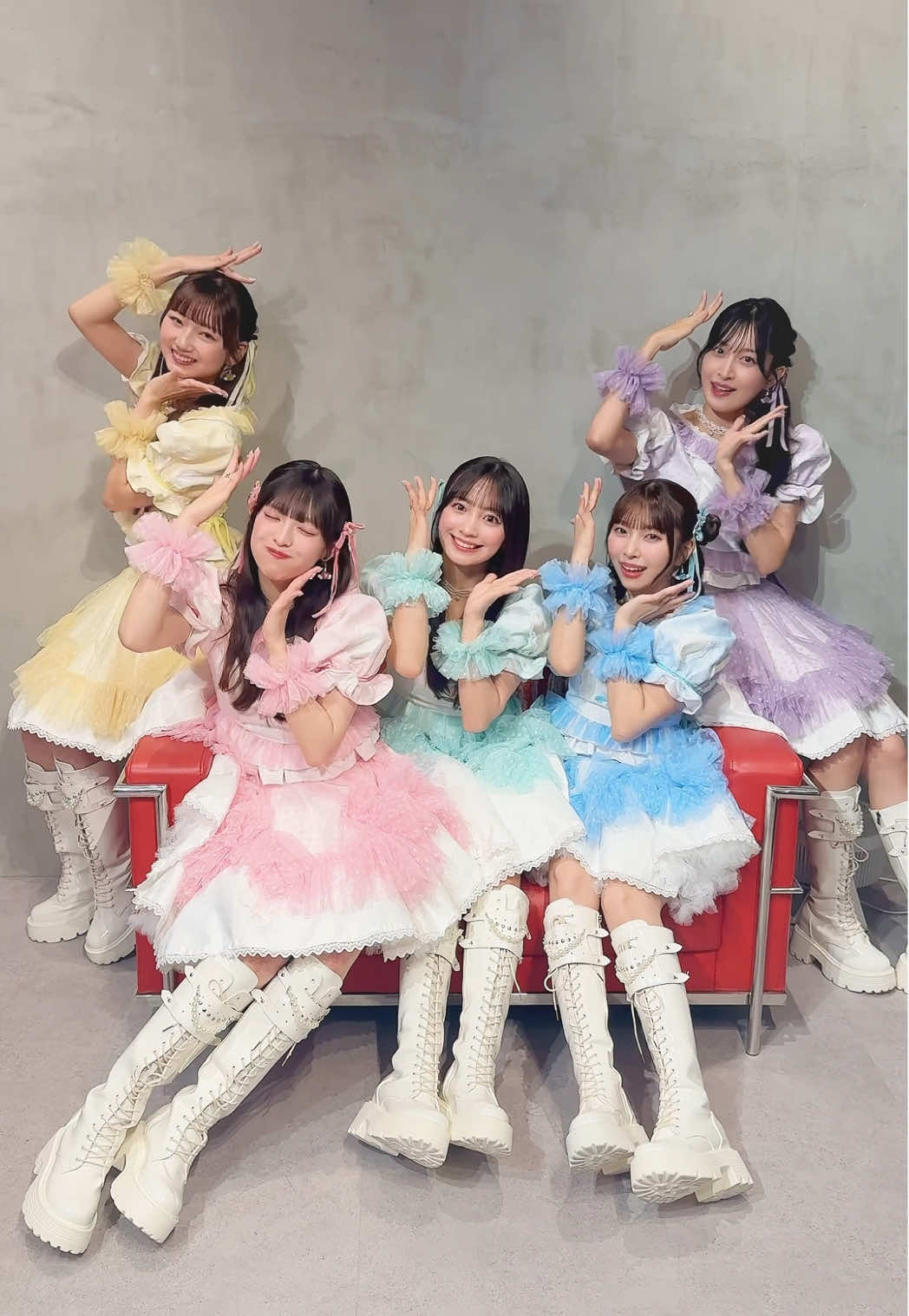 『#お姫さまとりんごと可愛くなる魔法』🍎🪄 　 先行配信スタート✨ 　　 **information******************* 　　 🎧2025.10.22(Wed) Digital Release 『お姫さまとりんごと可愛くなる魔法』🍎 　 ⚫︎10/11(土)@ 有明ガーデンみんなのテラス 　 ⚫︎10/12(日)横浜だよ！六本木アイドルフェスティバル 　 ⚫︎10/19(日)@ ヴィレッジヴァンガード渋谷本店 店内イベントスペース ※夜1部制 　　　 ************************************ 　 @彩永あいり @大高‼️ @美南早希 @半熟たまご🍑 #羽野瑠華 #NEWMUSIC  #オルラブの可愛くなる魔法  #AlwaysLoveyou 