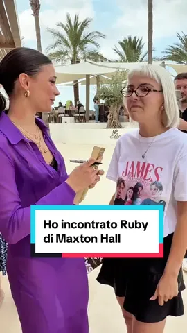 Harriet you’re a Queen! Eh sì… ho portato a Harriet i libri di Maxton Hall in italiano perché doveva sapere che l’Italia ama questa serie e che abbiamo letto ed adorato anche i romanzi @Prime Video Italia  #maxtonhall #DaVedere #harrietherbigmatten #primeretreat #rubybell invitedby