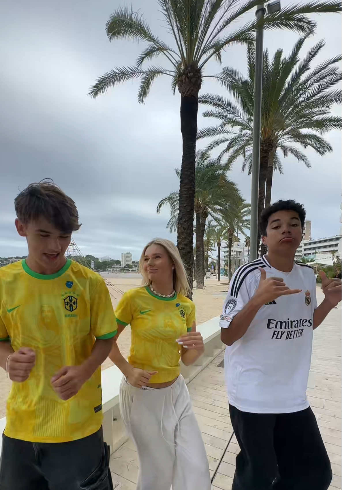 Latino Gang @Gawronek @Tony Chaplin 